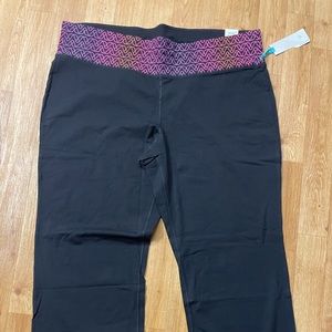 Livi active yoga pant with pink waist band